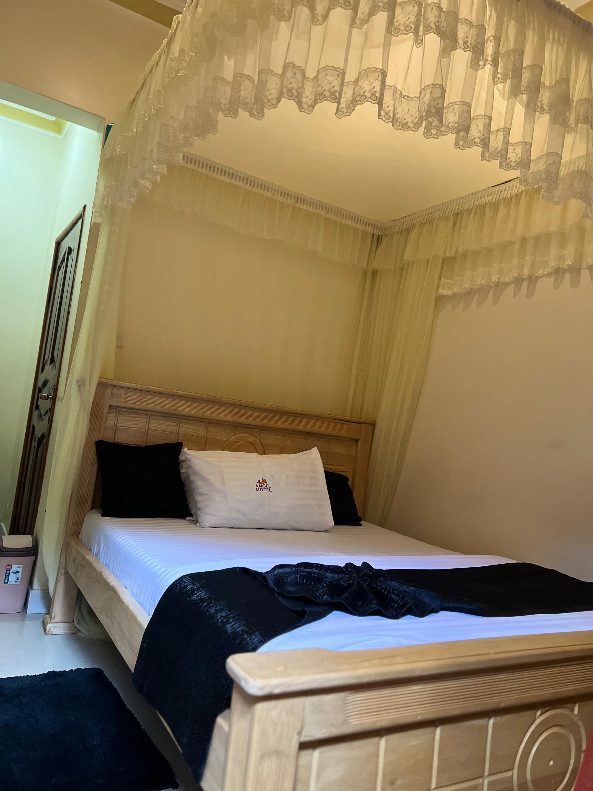 Canopy Room